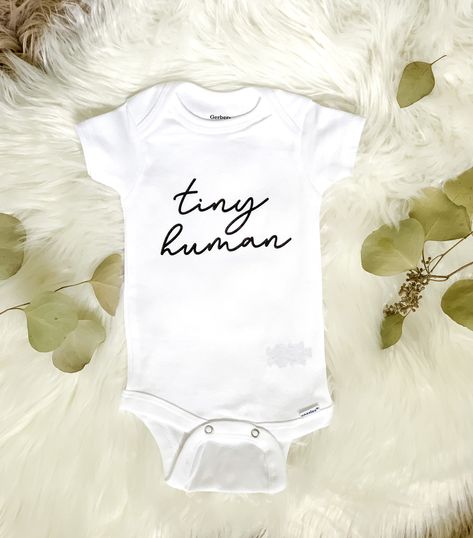 Cricut Onesie Ideas, Onesie Station, Cricut Clothes, Long Sleeves Design, Onesie Ideas, Newborn Shirts, Onesies Baby, Cricut Baby