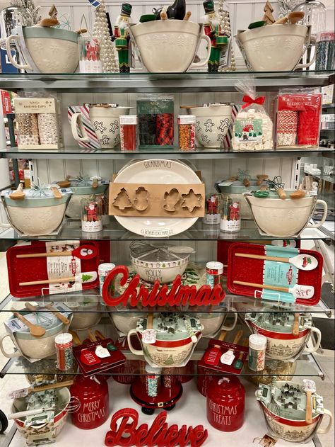 Homegoods Endcaps, Homegoods Christmas, Tj Maxx Decor, Organizational Ideas, Home Goods Store, Gingerbread Christmas, Merchandising Displays, Store Organization, Christmas Display