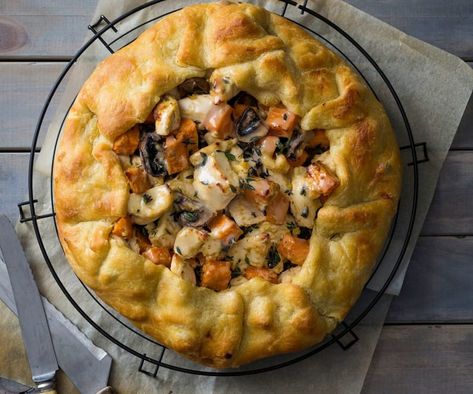 Family chicken galette - Cookidoo® – the official Thermomix® recipe platform Chicken Galette Recipe, Chicken Galette, Balsamic Vinegar Chicken, Galette Recipe, Chicken Tenderloins, Flaky Pastry, Thermomix Recipes, Welcome To, Caramelized Onions