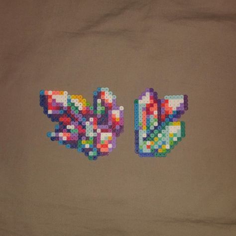 Perler Beads Crystals by fuckyeahperlercreations on Tumblr Pretty Perler Bead Patterns, Perler Bead Crystal, Crystal Perler Bead Patterns, Crystal Perler Beads, Rave Perler Ideas, Cute Perler Beads Designs, Perler Beads Designs Pattern, Perler Beads Ideas Cute, Perler Bead Creations