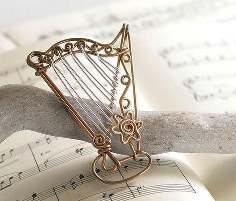 Harp Music, Wire Ornaments, Wire Jewelry Rings, Wire Art Sculpture, Wire Diy, Music Instrument, Diy Wire Jewelry, Wire Work Jewelry, Wire Pendant