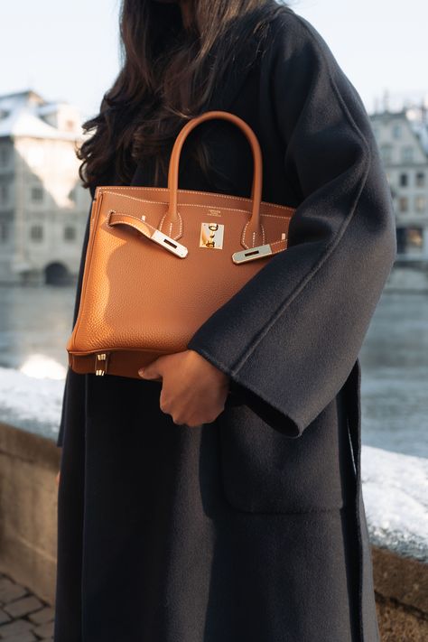 Hermes Birkin 30 Gold on Gold togo leather. Classic leather bag and wrap coat outfit. Birkin 30 Outfit, Hermes Birkin 30 Gold, Hermes Birkin Gold, Gucci Bag Outfit, Birkin 30 Gold, Gucci Diana, Classic Leather Bag, Expensive Bag, Fendi Bag