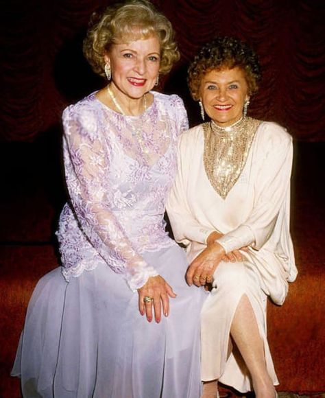 Estelle Getty, Emmys Red Carpet, An Affair To Remember, Betty White, Golden Girl, Girls Party, Badass Women, Golden Girls, Moda Vintage