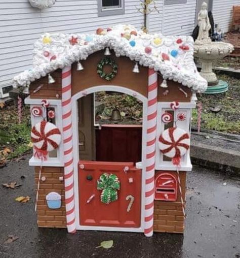 Gingerbread Little Tikes House, Playhouse Into Gingerbread House, Gingerbread Playhouse Diy, Little Tykes Gingerbread House, Playhouse Gingerbread House, Gingerbread Bash, Christmas Playhouse, Little Tikes Playhouse Makeover, Gingerbread Playhouse