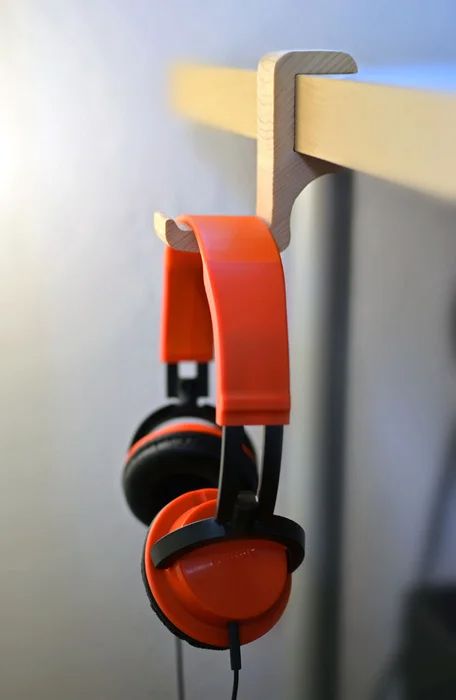 Diy Headphone Stand, Diy Headphones, Use Headphones, Headphone Holder, 3d Printing Diy, Headphone Stands, Diy Holder, Gamer Room, Support Telephone