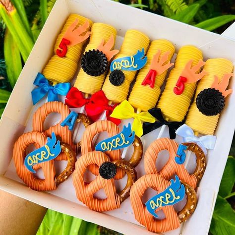 Hot Wheels Desserts, Hot Wheels Party Treats, Hot Wheels Birthday Treats, Hot Wheels Treats, Hot Wheels Dessert Table, Hotwheels Birthday Party, Birthday Snacks, San Diego Food, Hot Wheels Birthday