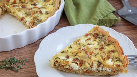 Bacon Goat Cheese, Bacon Quiche Recipe, Goat Cheese Quiche, Cheese Quiche Recipe, Onion Quiche, Bacon Quiche, Quiche Recipes Easy, Easy Bacon, Cheese Quiche