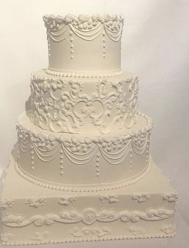 Classic royal icing piped wedding cakes Wedding Cakes Piping Designs, Piped Wedding Cakes, Wedding Cake Piping Designs, Wedding Cake Piping, Cake Piping Designs, Lambeth Cake, Royal Icing Piping, Royal Icing Cakes, Professional Cakes