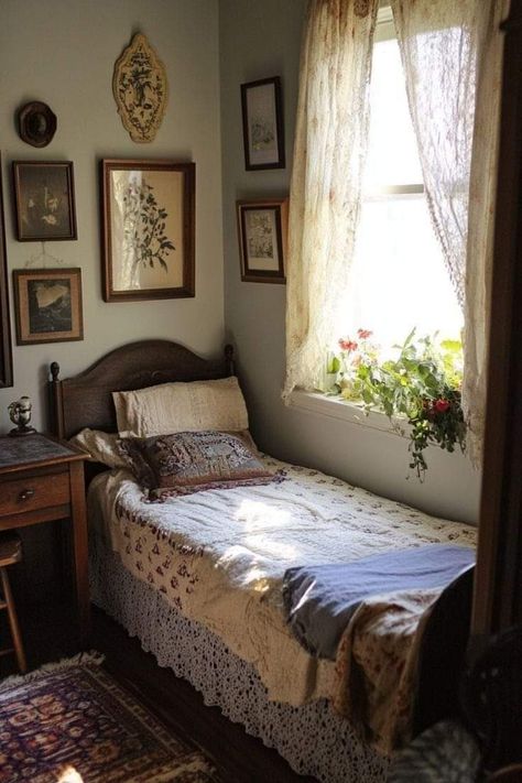 Victorian Small Bedroom, Small Bedroom Ideas Vintage, Small Vintage Bedroom, Simple Small Bedroom Ideas, Ren Core, Bedroom Ideas Vintage, Small Bedroom Ideas, Ideas Vintage, Mobile Homes