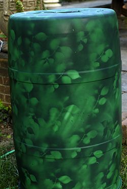 Rain Barrell, Recycle Water, Barrel Art, Spray Paint Plastic, Barrel Ideas, Gutter Accessories, Rain Gardens, Ground Water, Rain Barrels