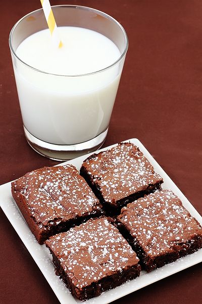 Bailey's Irish Cream Brownies Irish Cream Brownies, Bailey Brownies, Brownies Decorados, Gimme Some Oven, Baileys Irish, Baileys Irish Cream, Irish Recipes, Irish Cream, Decadent Chocolate