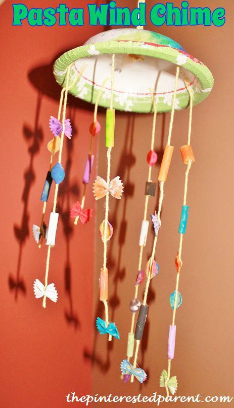 A wind chime made out of painted pasta pieces. A sweet spring craft for your small crafter's. Childcare Crafts, Painted Pasta, Macaroni Art, Macaroni Crafts, Pasta Crafts, Pasta Art, Rough Week, Wind Chimes Craft, Summer Camp Crafts