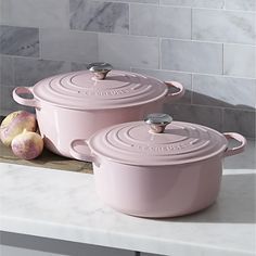 Omgoodness! Le Creuset comes in PINK! #hibiscus The Le Creuset Oasis Collection on HauteLook. [Sweepstakes Pin] Pink Dutch Oven, Pink La Creuset, Le Creuset Aesthetic, Pink Crockery, Pastel Kitchenware, La Cruset, Pink Cookware, Pink Le Creuset, La Creuset