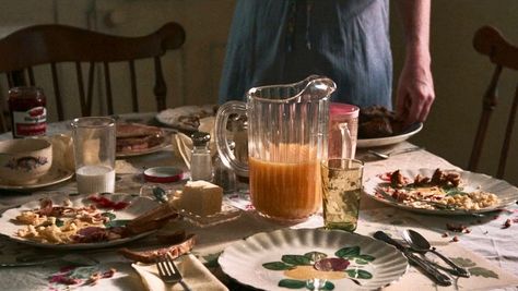 Breakfast in Smooth Talk (1985) Southern Breakfast Aesthetic, 1960s Breakfast, 90s Breakfast, Bed And Breakfast Aesthetic, House Motivation, Vintage Breakfast, Southern Breakfast, Instagram Breakfast, Family Breakfast