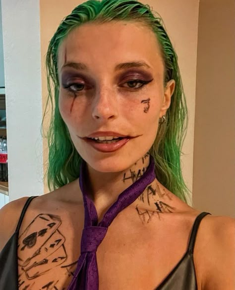 Joker Costume Girl, Female Joker Halloween, Joker Halloween Makeup, Joker Halloween Costume, Female Joker, Joker Halloween, Joker Makeup, Joker Costume, Hot Halloween Outfits