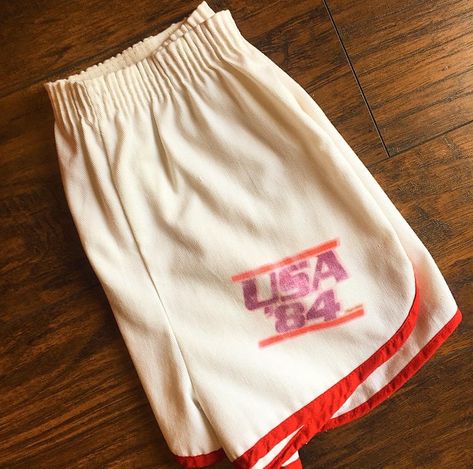 RARE vtg white with red trim gym running shorts!! Vintage 1970's Deadstock, with USA '84 on the bottom. It looks like it was a iron on that eventually over the years got very worn in ! GREAT vintage condition!! 50% cotton 50% polyester Elastic Waist , can be rolled to be shorter Mar Retro Running Outfit, Vintage Gym Shorts, Vintage Athletic Shorts, Vintage Basketball Shorts, Vintage Gym Aesthetic, Vintage Activewear, Vintage Athletic Wear, White Running Shorts, Vintage Gym