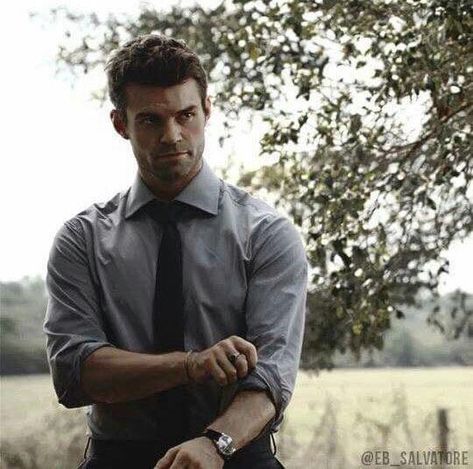 Daniel Gillies Aesthetic, Elijah Mikaelson Hot Pics, Daniel Gilles, Elijah Vampire Diaries, Elijah The Originals, Smash Board, Elijah Mikaelson, The Mikaelsons, Vampier Diaries