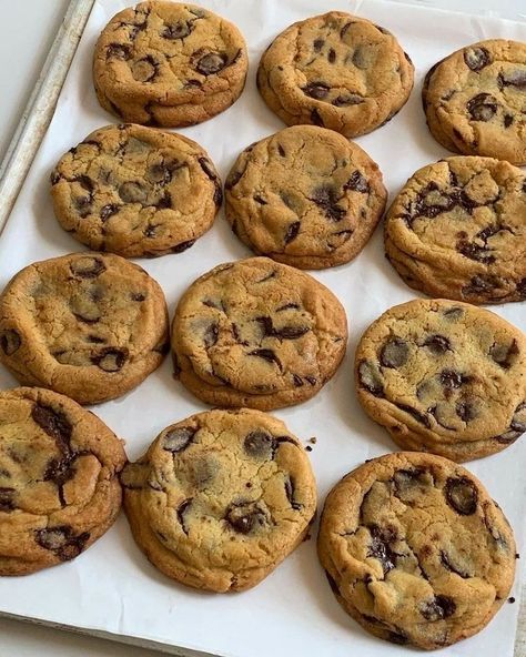 Chocolate Chip Cookies Aesthetic, Aesthetic Baking, Cookies Aesthetic, Baking Aesthetic, Deilig Mat, Easy Baking Recipes, Food Obsession, Cafe Food, Sweet Treat