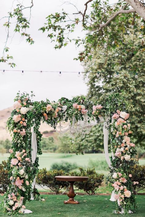 Wedding Ceremony Inspiration - Photo: Valorie Darling Photography Secret Garden Theme, Fall Wedding Color Palette, Fall Wedding Colors, Wedding Color Palette, Mod Wedding, Garden Theme, Wedding Goals, Wedding Ceremony Decorations, Ceremony Decorations