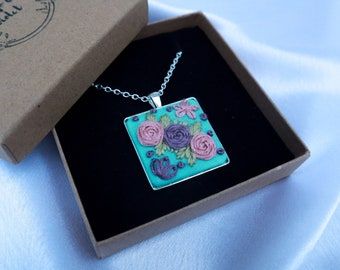 Hand embroidered flower necklace #handembroidery #floralembroidery #flowersembroidery #laizydaisystitch #embroiderypendant Hand Embroidered Flower, Hand Embroidered Jewelry, Leeds England, Pink Pendant, Embroidered Jewelry, Embroidered Rose, Daisy Necklace, Rose Pendant, Pink Daisy