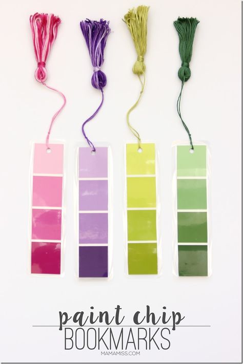 Paint Chip Bookmarks - a simple & inexpensive way (it'll only cost about 28¢) to create a pretty little bookmark! | @mamamissblog Paint Chip Bookmarks, Diy Photo Projects, Paint Chip Crafts, Bookmark Diy, Paint Chip Art, Chip Art, Gifts 2022, Beach Wreath, Paint Chip