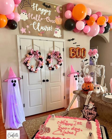 🎃👻 Claire’s Hallo-ONE Bash! 👻🎃 The perfect blend of spooky and sweet! This adorable Halloween-themed setup was full of festive details to make Claire’s first birthday a truly magical celebration! 🧡✨ Happy first birthday, Claire! 🎉 #halloweenbirthday #halloweendecor #firstbirthday #littlepumpkin 1st Birthday Halloween Theme Girl, 1st Birthday Halloween Theme, Halloween First Birthday Girl, Halloween First Birthday, Happy First Birthday, Girl First Birthday, Halloween Birthday, Halloween Themes, First Birthday