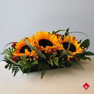 Sun Flower Arrangements, Contemporary Flower Arrangements, Modern Floral Arrangements, Sunflower Centerpieces, Sunflower Arrangements, Flower Arrangement Designs, Fall Flower Arrangements, Church Flower Arrangements, Ikebana Flower Arrangement