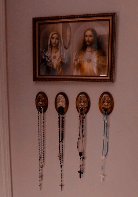 Home Altar Catholic, Prayer Room Ideas, Family Altar, Catholic Home, Catholic Altar, Catholic Decor, Prayer Corner, Trendy Photography, Photography People