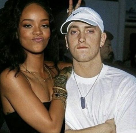 not my pic Eminem And Rihanna, Eminem Rihanna, 90s Rappers Aesthetic, The Slim Shady, 90s Rappers, Eminem Photos, Eminem Slim Shady, The Real Slim Shady, Rap God