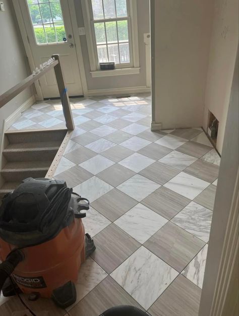 Small Space Tile Floor, Pattern Floor Tile, Checkered Tile Bathroom, Checkered Kitchen Floor, Checkered Floor, Entryway Flooring Ideas, Patio Bathroom, Entry Tile, Mudroom Flooring