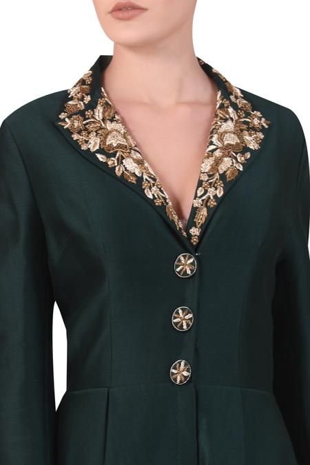 Embroidered Collared Gown Collar Work Design For Kurti, Dress Neck Work Designs, Collar Neck Designs For Kurti, Neck Embroidery Designs For Kurtis, Collar Kurti Design, Collar Kurti, Gown Green, Samant Chauhan, Neck Designs For Suits