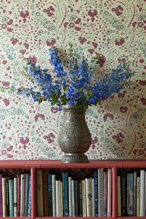 Chintz Wallpaper, Soane Britain, Furniture Rattan, Low Bookcase, Flat Decor, Chintz Fabric, Antique Textiles, Furniture Upholstery, Old Wallpaper