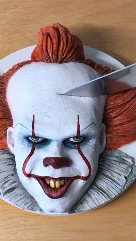 Penny Wise Cake, Penny Wise Cake Ideas, It Cake Pennywise, Scary Movie Cakes, Scary Birthday Cakes Horror Movies, Creepy Cakes Scary Halloween, Birthday Cake Horror Movie, Sideserf Cake, Pennywise Cake