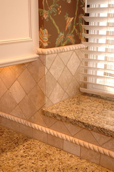 Kitchen Backsplash with Diamond Tile Pattern with Tile Liner Diamond Tile Pattern, Backsplash Herringbone, Backsplash Patterns, Farmhouse Backsplash, Beadboard Backsplash, Kitchen Tiles Design, Diamond Tile, Diy Backsplash, Tuscan Design