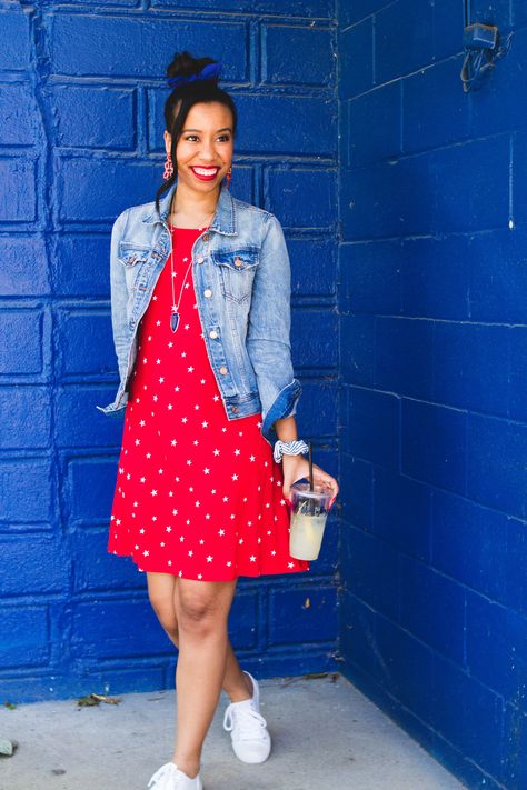 Still trying to figure out what to wear to your 4th of July BBQs? Louisville blogger, What Nicole Wore, shares an affordable red, white, and blue outfit. // red dress, patriotic outfits, jean jacket ways to wear, star print dress, kendra scott necklace, july 4th outfit ideas for women, red lipstick on dark skin Red White Blue Outfit, White And Blue Outfit, Americana Outfits, Outfits Jean, Classy Summer Outfits, Quoi Porter, Outfit Red, Patriotic Outfit, 4th Of July Outfits