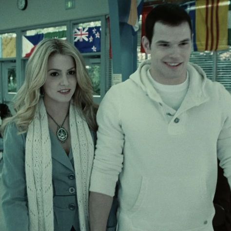 Emmet And Rosalie, Emmett And Rosalie, Rosalie Cullen, Emmett Cullen, Rosalie Hale, Twilight 2008, The Cullen, Edward Bella, Twilight Pictures