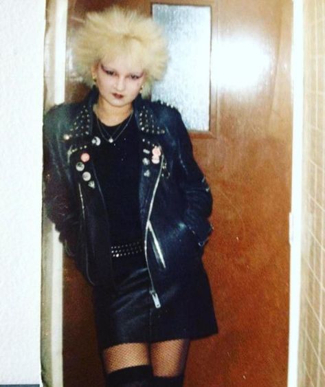 Candid Snapshots of ’80s Punk Culture Through an Amazing Instagram Account ~ vintage everyday 80s Punk Fashion, Alt Culture, 80’s Punk, Punk Rock Girls, Punk Subculture, Punk Glam, Look 80s, Punk Girls, British Punk