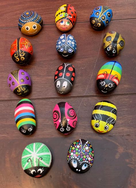 Ladybug Rocks, Stone Pictures Pebble Art, Stone Art Painting, Painted Rocks Kids, Painting Activities, Rock And Pebbles, Painted Rocks Craft, Painted Rocks Diy, Lady Bugs