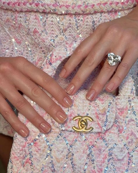 Margot Robbie Nails, Margot Robbie Chanel, Margot Robbie Pink, Betina Goldstein, Pink French Manicure, Chanel Details, Pale Pink Nails, Bday Nails, Chanel Nails