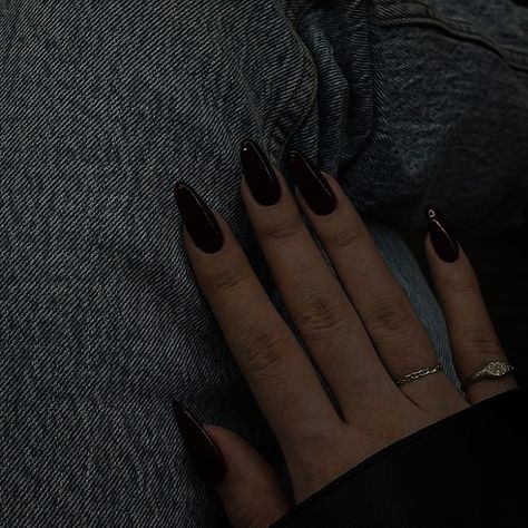 moredisos // don't repost or other without my approval. Red Short Almond Nails, Short Almond Nails Acrylic, Fake Nails Almond, Red Stiletto Nails, Deep Red Nails, Nails Medium Length, Short Almond Nails, Maroon Nails, Short Fake Nails