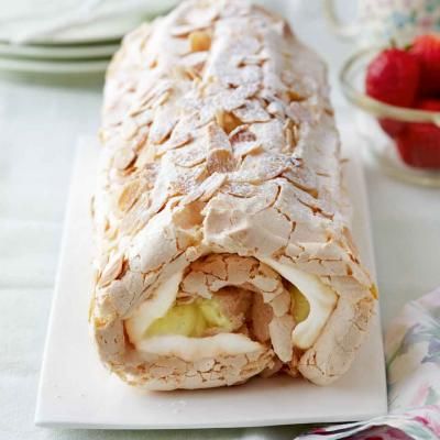 Lemon meringue roulade Lemon Meringue Roulade, Lemon Roulade, Roulade Cake, Meringue Roulade, Mary Berry Recipe, Berries Recipes, Lemon Desserts, Lemon Meringue, Cake Roll