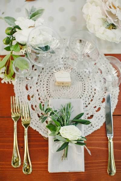 Vintage Birthday Parties, Vintage Wedding Table, Chic Vintage Brides, Tuscan Wedding, Table Setting Decor, Beautiful Table Settings, Pretty Tables, Wedding Table Settings, Vintage Birthday