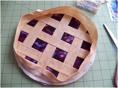 Art Threads: Wednesday Sewing - Pie Potholders Lattice Top Pie, Quilt Potholders, Quilted Potholder Tutorial, Bucket List Craft, Diy Potholders, Fruit Fabric, Christmas Quilting Projects, Mug Rug Patterns, Quilted Potholders