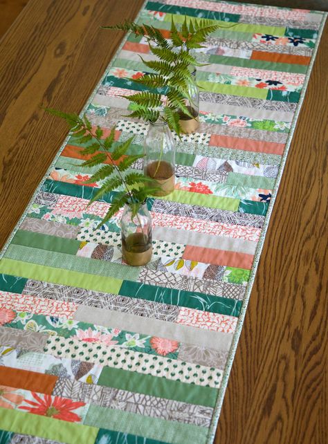 Table Scraps — Sharon Holland Designs Applique Table Runner, Christmas Table Runner Pattern, Sharon Holland, Table Runner Tutorial, Easter Table Runners, Modern Table Runners, Table Runner Diy, Spring Table Runner, Patchwork Table Runner