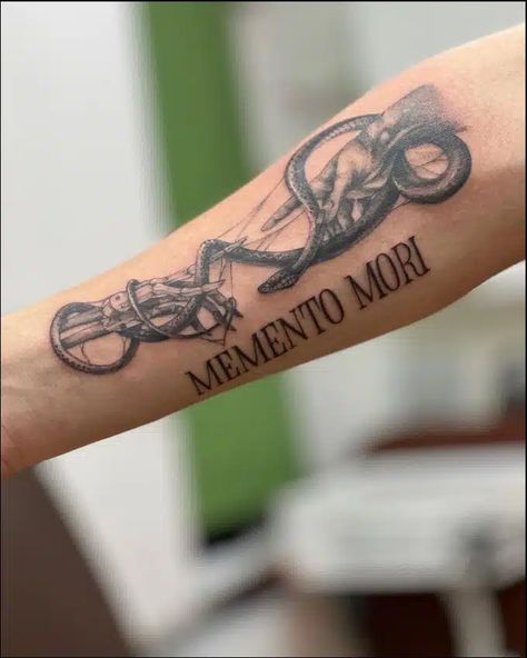 85+Inspiring Memento Mori Tattoos: Eternalize Mortality With These Tattoo Designs Momento Mori Tattoo, Memento Tattoo, Memento Mori Tattoo, Tattoo Name Fonts, Art Outline, Outline Template, Template Portfolio, Amor Fati