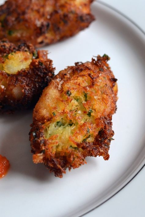 Tuck into Danny's salt cod fritters, the perfect snack for a summer's day. Salt Cod Fritters, Island Appetizers, Salt Fish Fritters, Cod Fritters Recipe, Codfish Cakes, Fish Fritters, Cod Fritters, Trinidad Food, Salt Fish