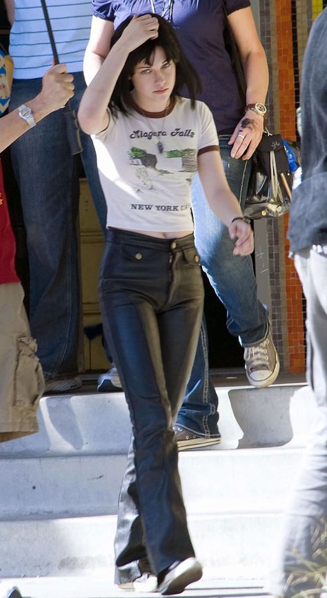 Joan Jett Outfits, The Runaways, Moda Aesthetic, Joan Jett, Hair Black, Kristen Stewart, Punk Fashion, Her Hair, Fashion Inspo Outfits