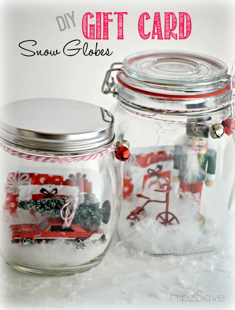 Fun way to give gift cards! Make a snow globe - maybe with a theme to fit the person or card. Mason Jar Gifts Diy, Gift Card Presentation, Mason Jar Christmas Crafts, Globe Gift, Gift Cards Money, Diy Snow Globe, Diy Gift Card, Wrapping Gift Cards, Creative Diy Gifts