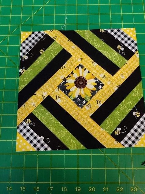 Sunflower Quilts Pattern Free, Sunflower Quilt Block Pattern Free, Sunflower Quilts Ideas, Sunflower Quilt Block, Sew A Pillow, Sunflower Quilt, Sunflower Quilts, Quilting Designs Patterns, Scrappy Quilt Patterns