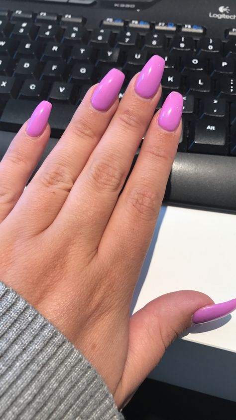 Love a pinkish purple Pinkish Purple Nails, Purple And Pink Nails, Purple Gel Nails, Coral Nail Polish, Brown Acrylic Nails, Cute Nail Colors, Nail Board, Purple Acrylic Nails, Coral Nails